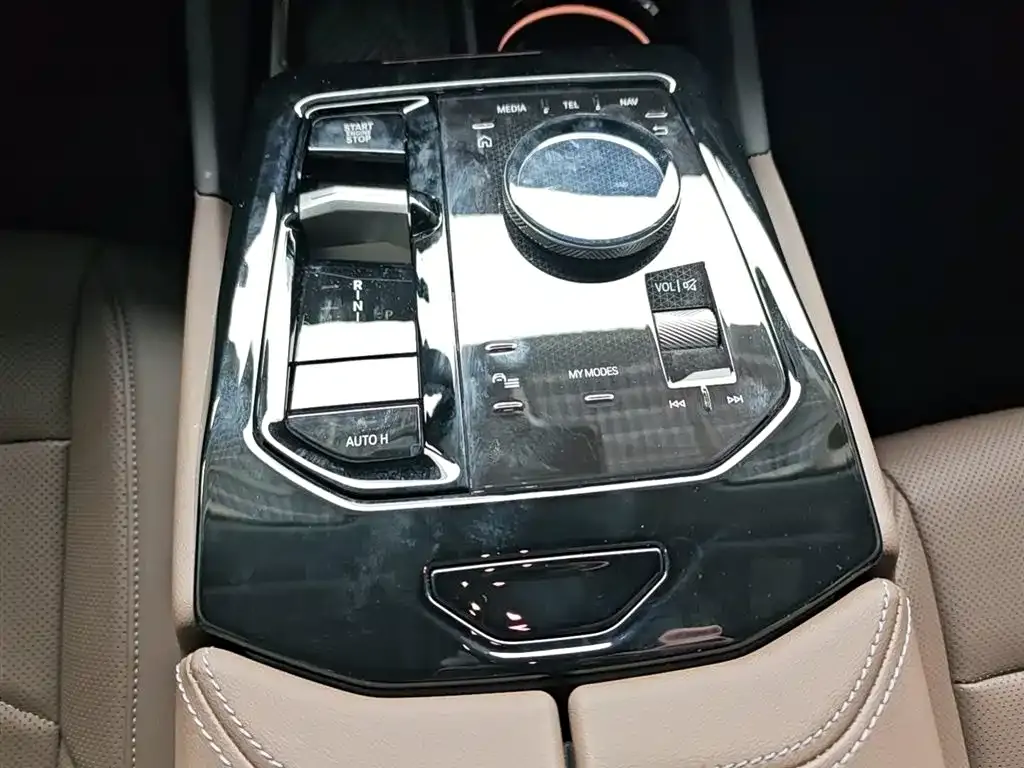BMW 5 Series 2025 из CN, фото 6