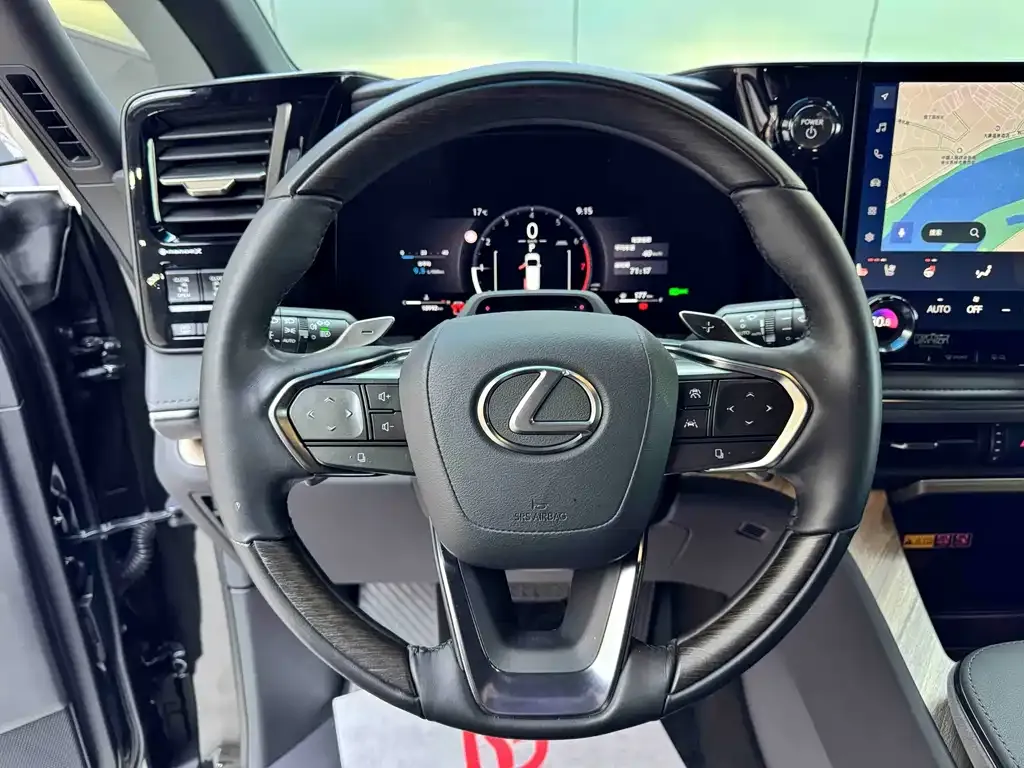 Lexus LM — фото 3