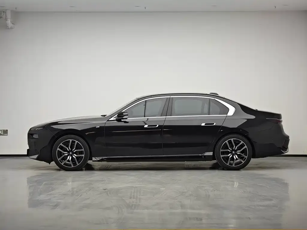 BMW 7 Series — фото 10