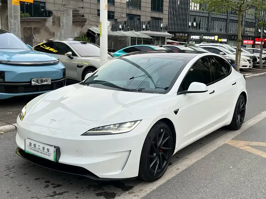 Tesla Model 3 — фото 1
