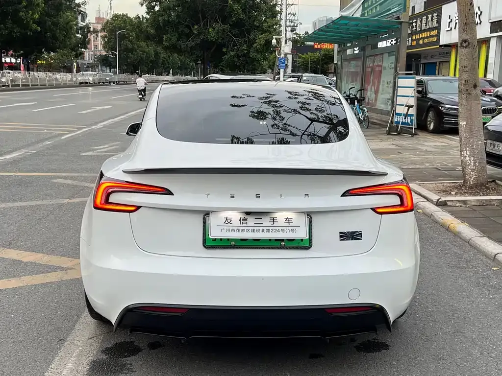 Tesla Model 3 — фото 5
