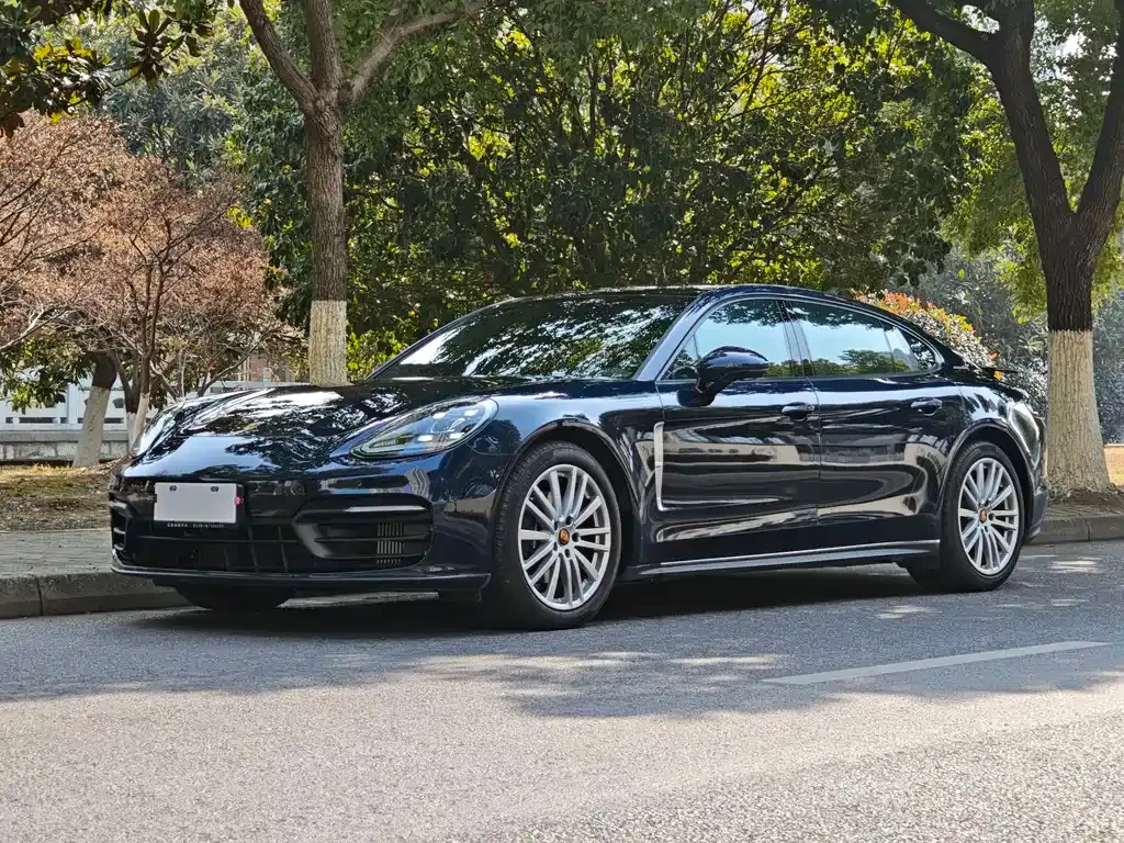 Porsche Panamera — фото 1