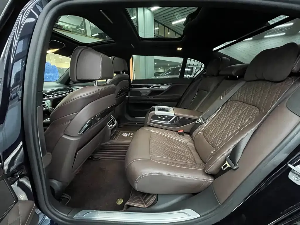 BMW 7 Series 2022 из CN, фото 6
