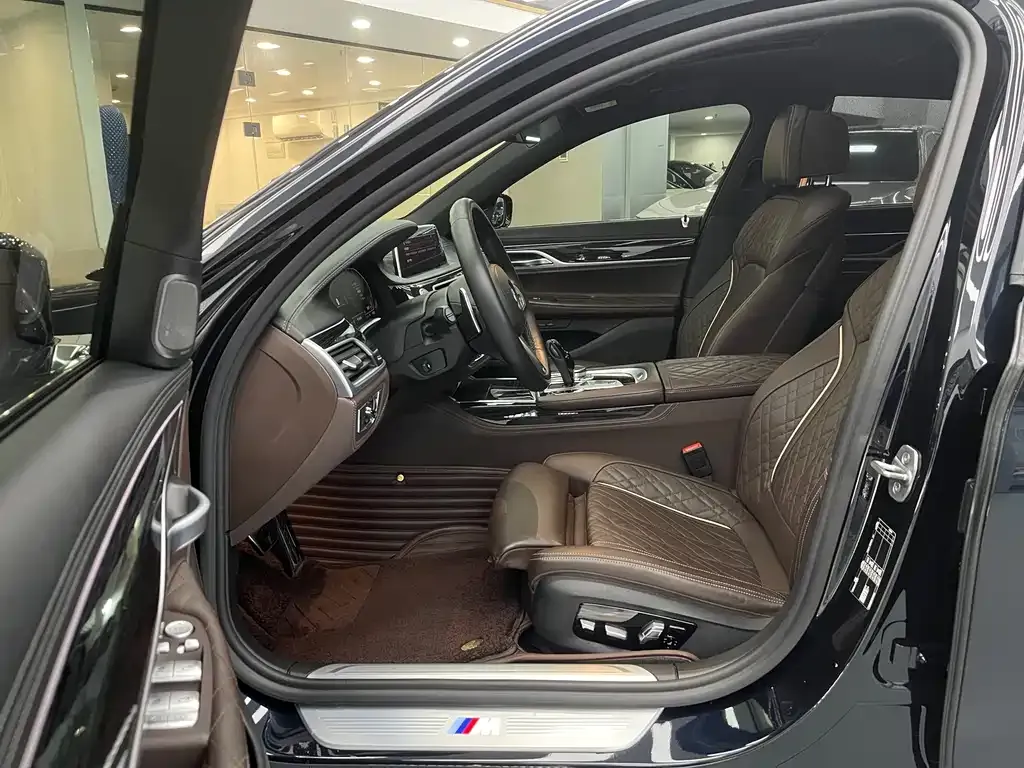 BMW 7 Series 2022 из CN, фото 7