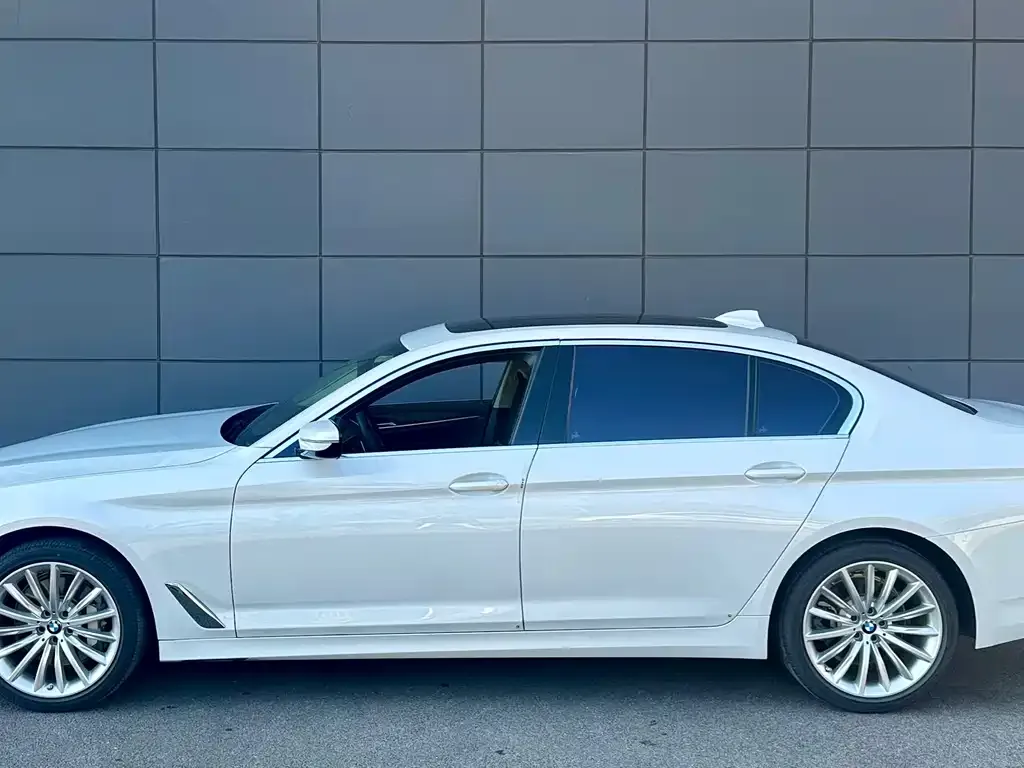 BMW 5 Series — фото 2