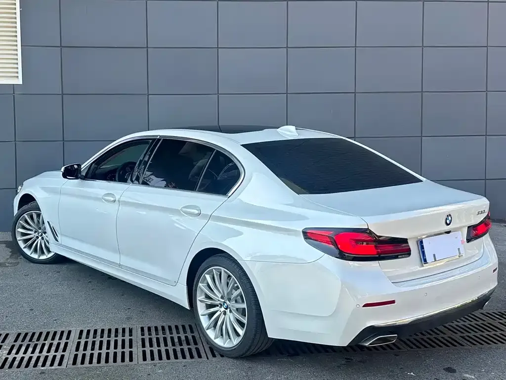 BMW 5 Series — фото 4