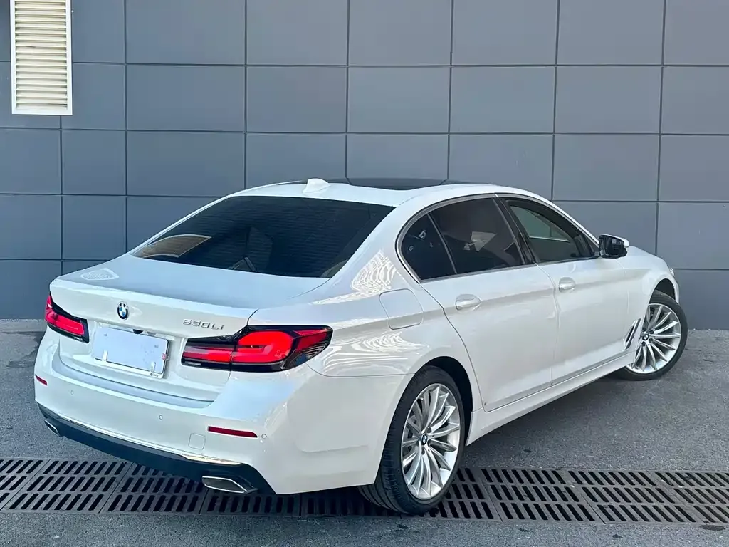 BMW 5 Series — фото 3