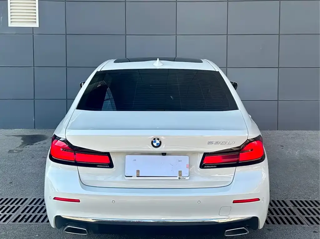 BMW 5 Series — фото 6