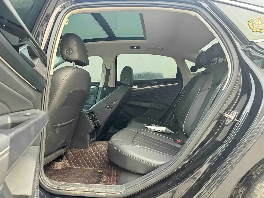 Volkswagen Passat — фото 10