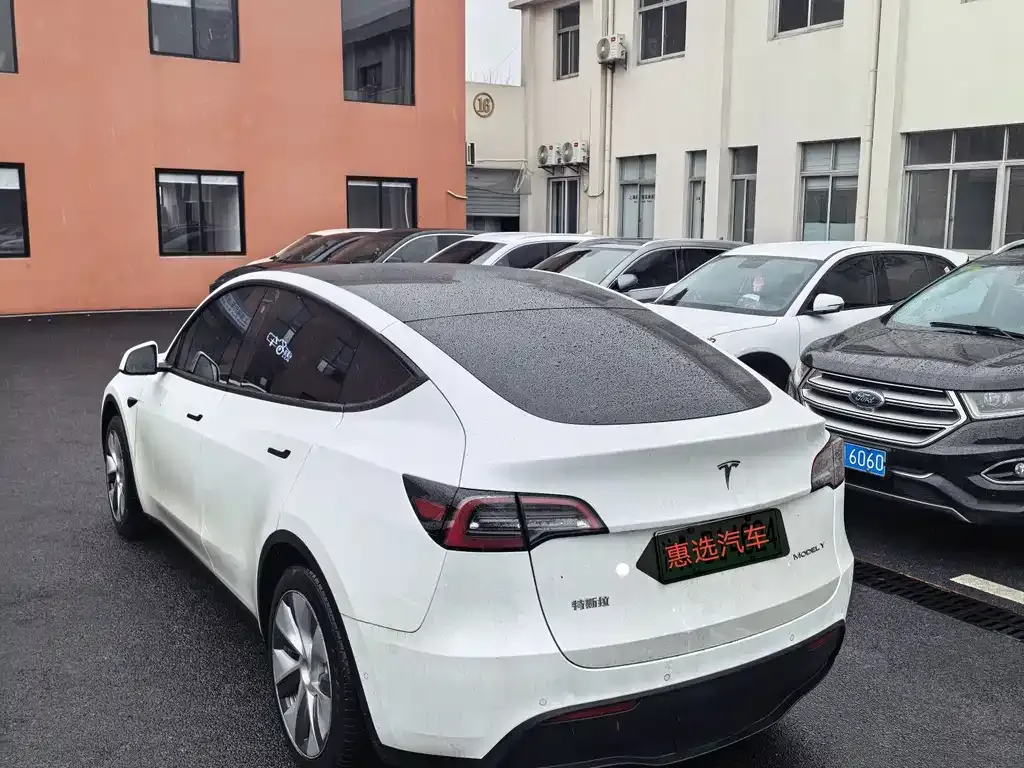 Tesla Model Y — фото 7