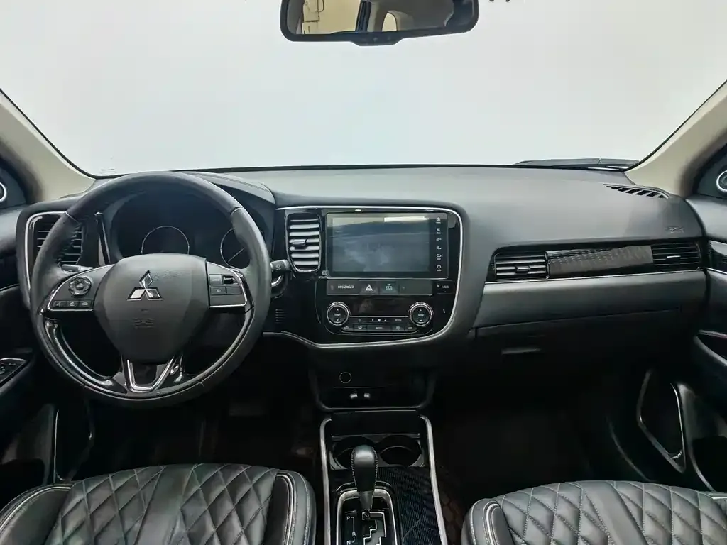 Mitsubishi Outlander 2022 из CN, фото 9