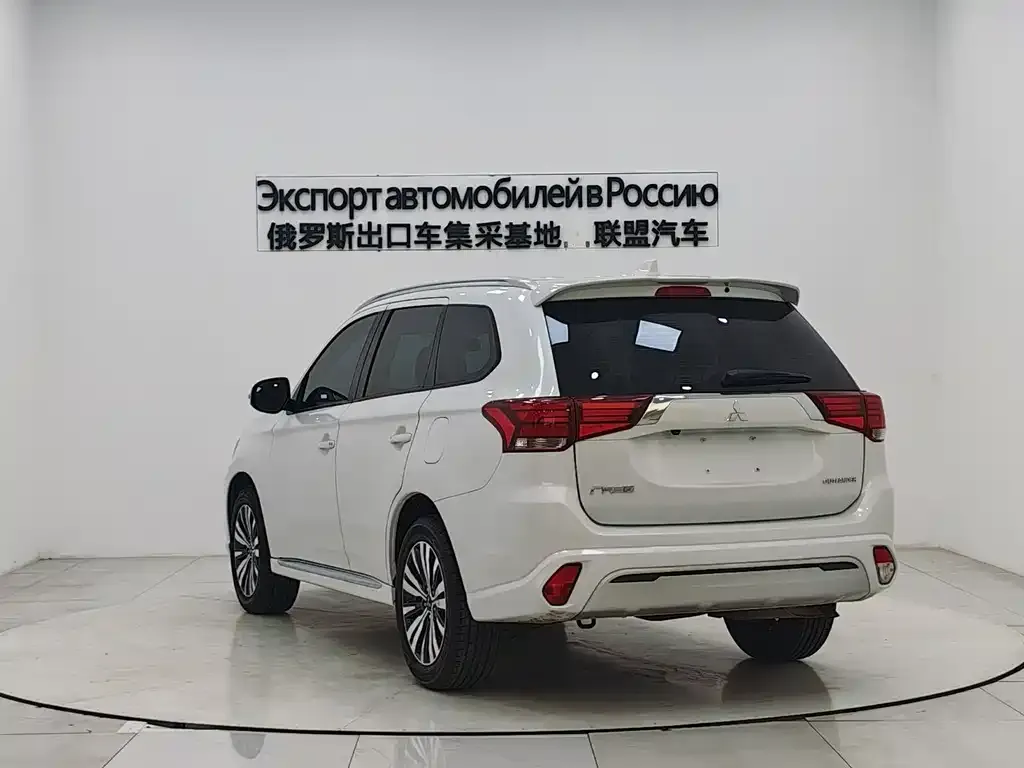 Mitsubishi Outlander 2022 из CN, фото 7