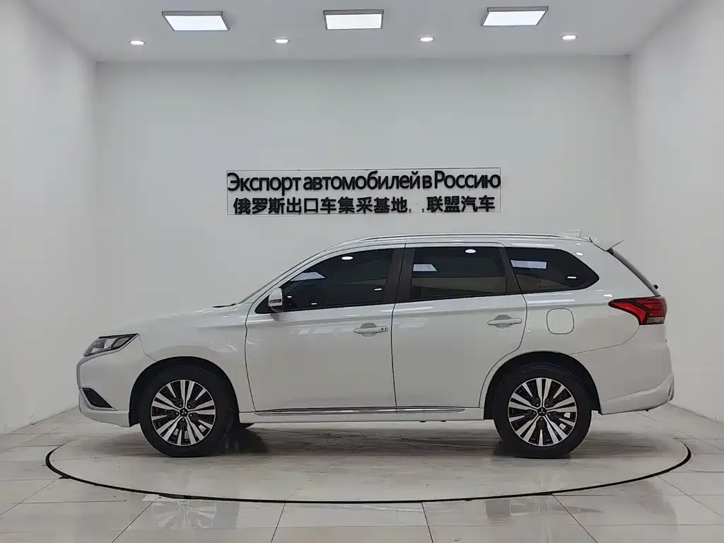 Mitsubishi Outlander 2022 из CN, фото 4