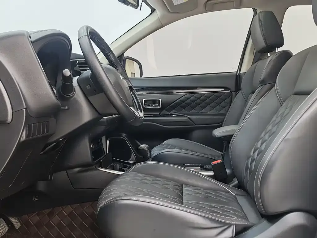 Mitsubishi Outlander 2022 из CN, фото 6