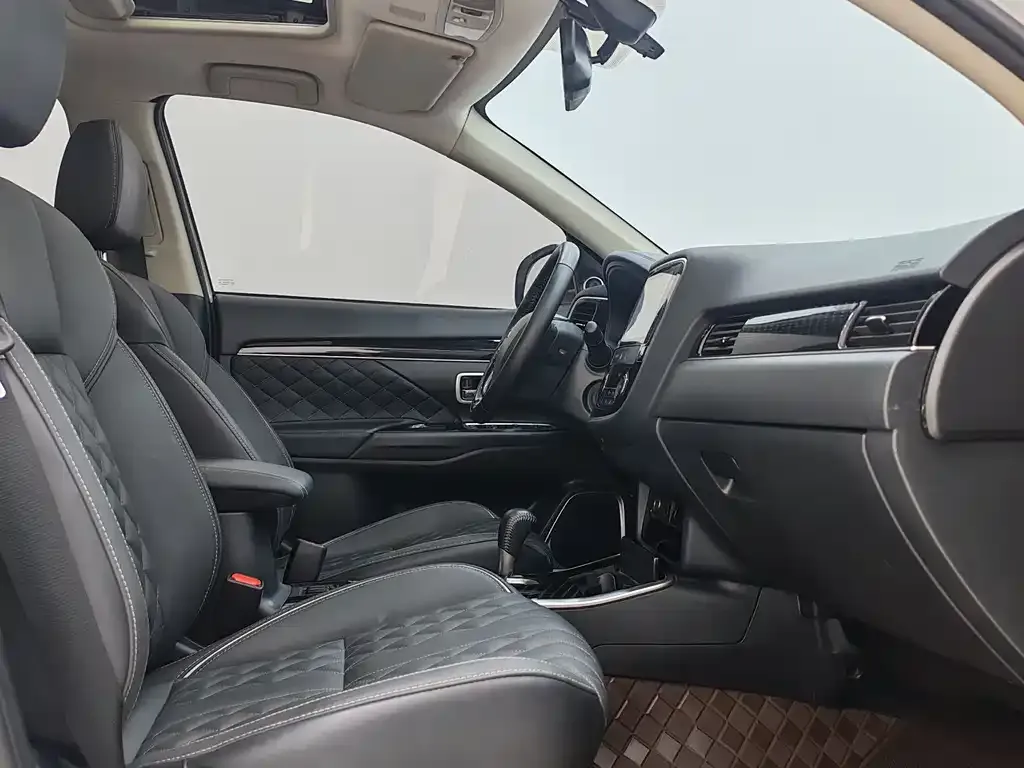 Mitsubishi Outlander 2022 из CN, фото 10