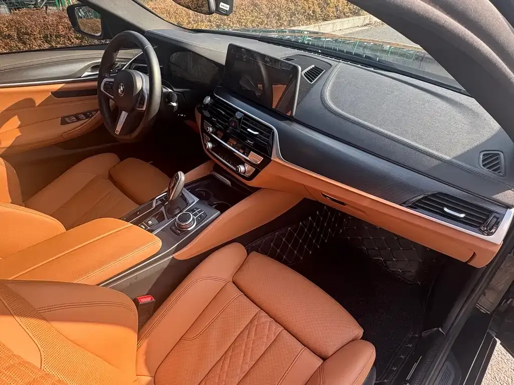 BMW 5 Series (Import) 2022 из CN, фото 2