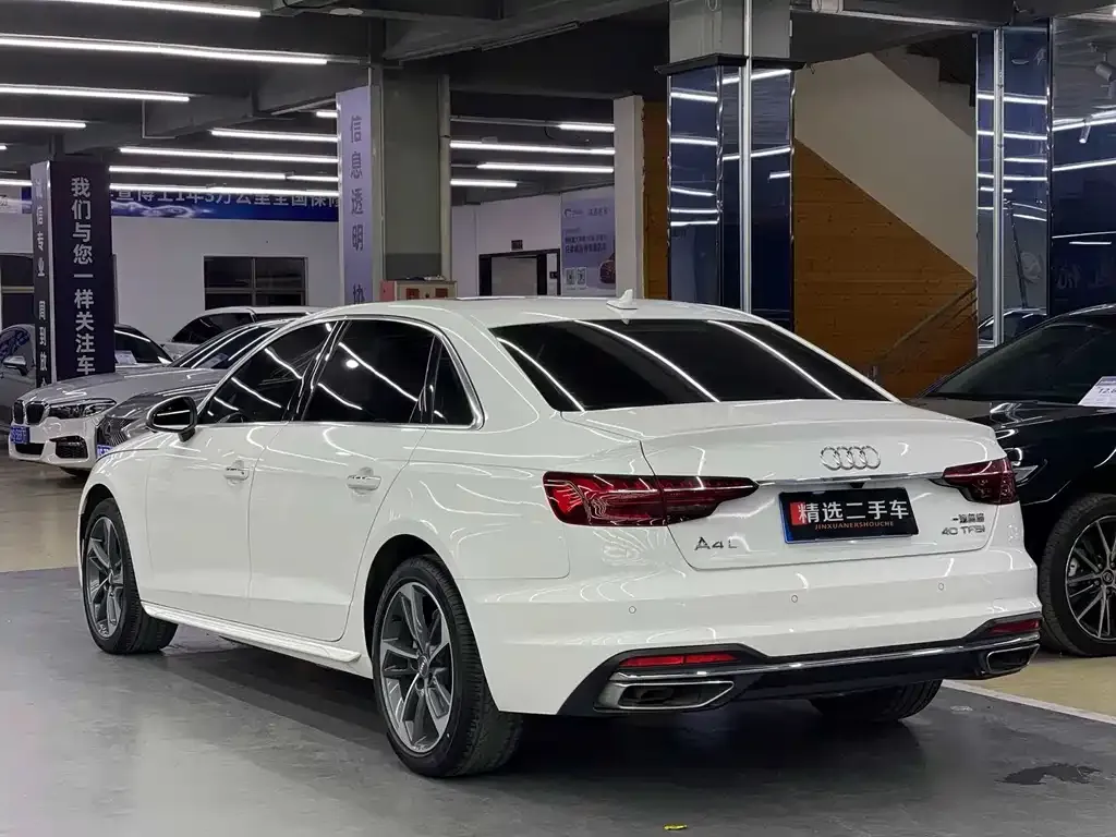 Audi A4L 2021 из CN, фото 9