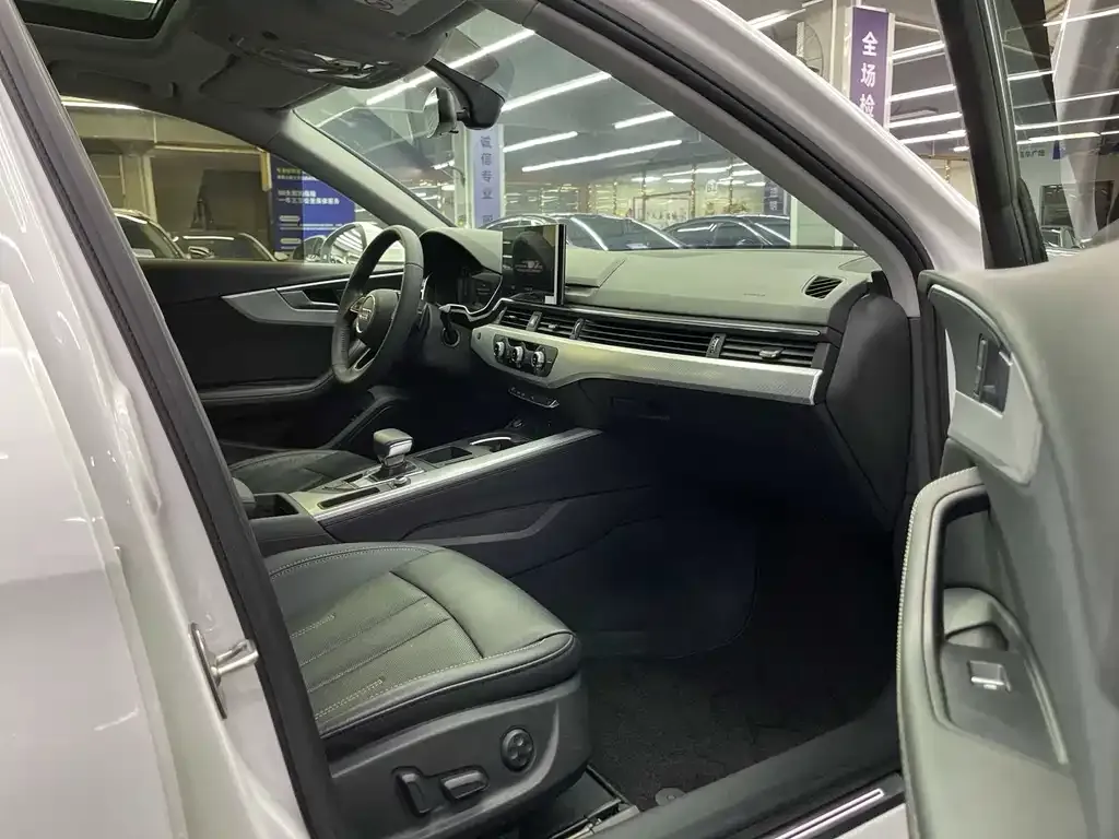 Audi A4L 2021 из CN, фото 5