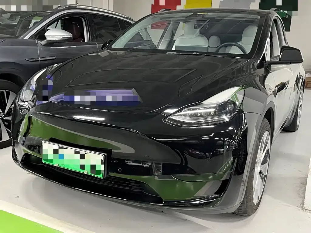 Tesla Model Y — фото 1