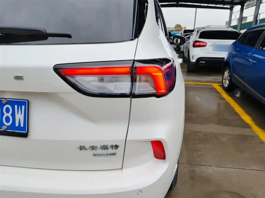 Ford Escape 2022 из CN, фото 2