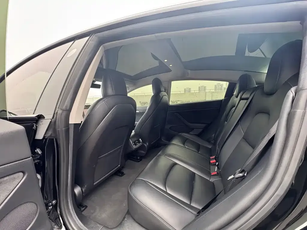 Tesla Model 3 — фото 10