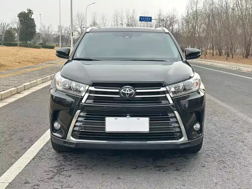 Toyota Highlander — фото 10