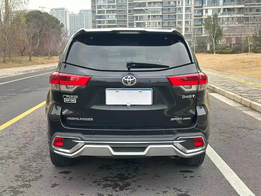Toyota Highlander — фото 8