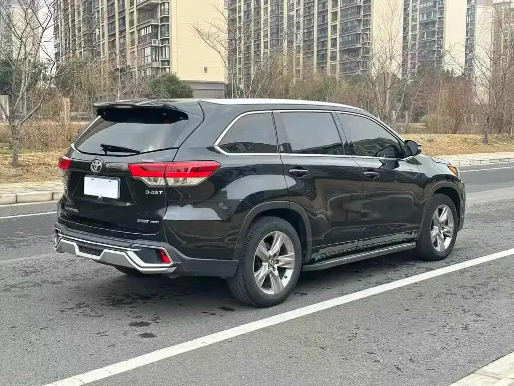 Toyota Highlander — фото 6