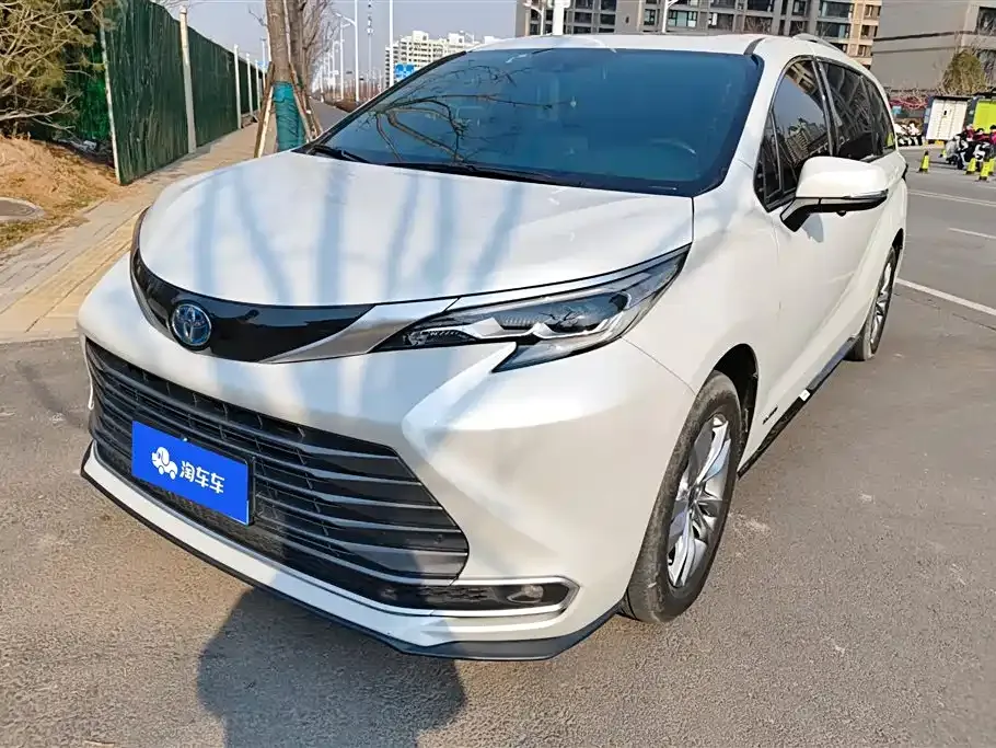 Toyota Sienna 2022 из CN, фото 1