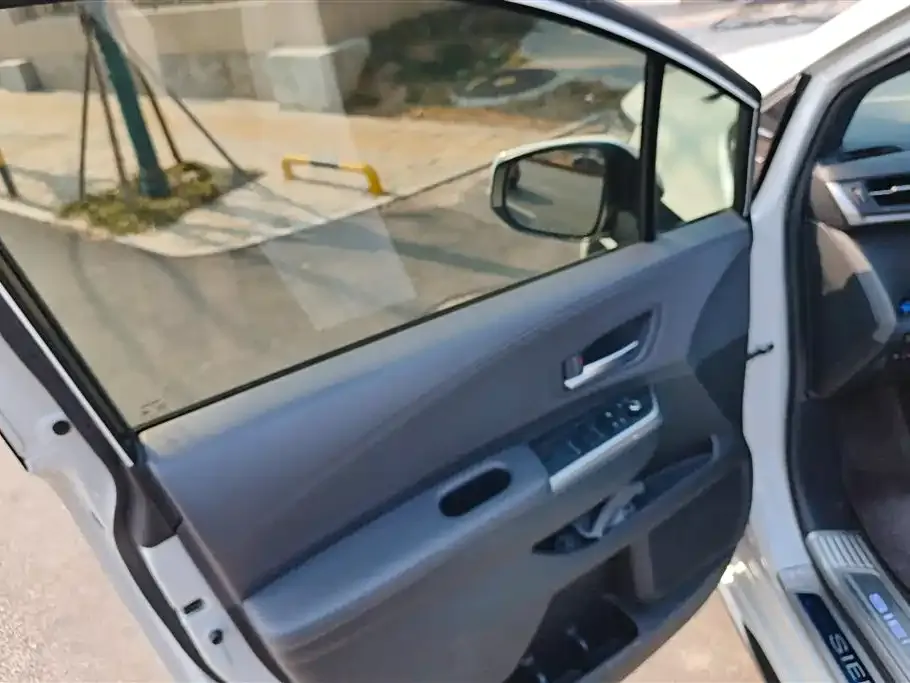 Toyota Sienna 2022 из CN, фото 3
