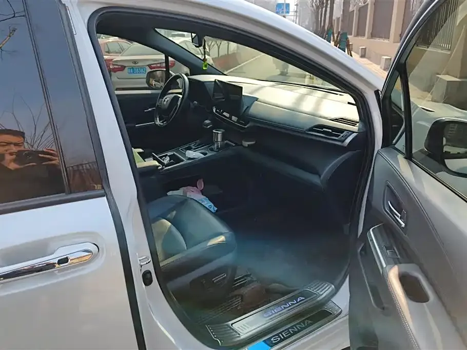 Toyota Sienna 2022 из CN, фото 4