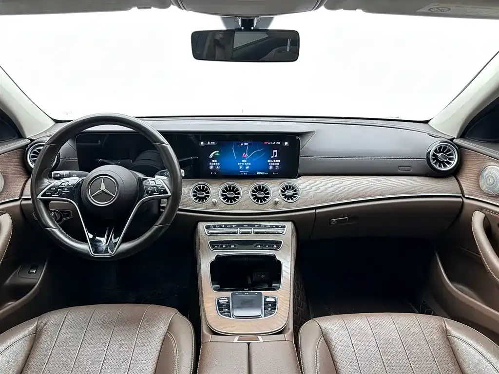 Mercedes-Benz E-Class — фото 10
