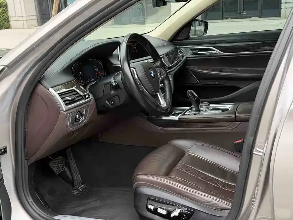 BMW 7 Series 2022 из CN, фото 3