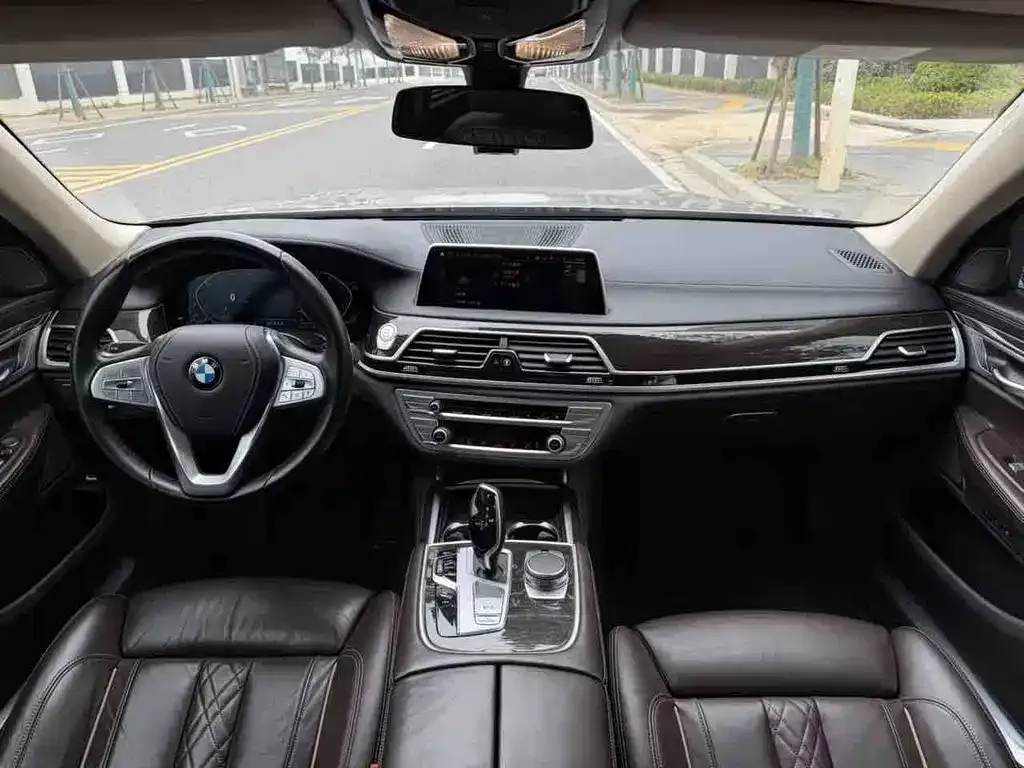 BMW 7 Series 2022 из CN, фото 2
