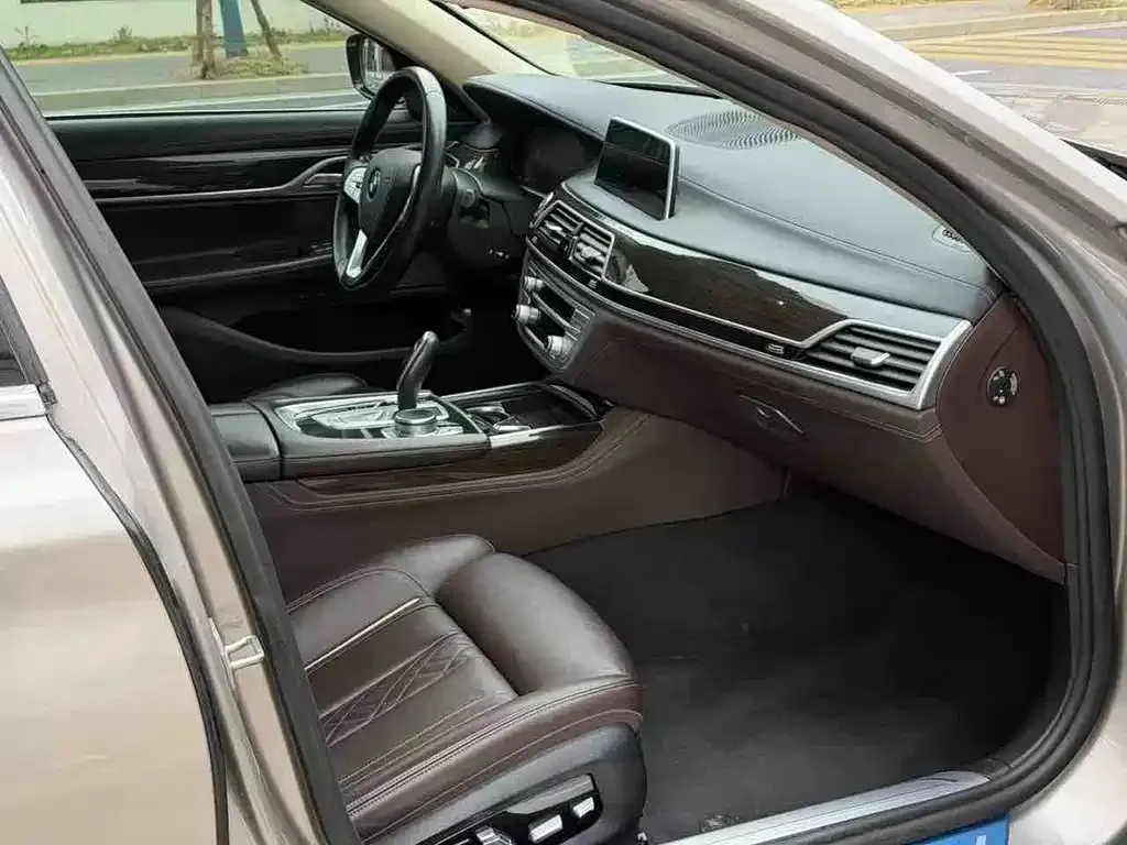 BMW 7 Series 2022 из CN, фото 6