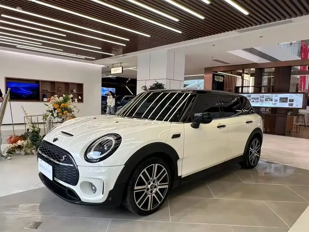 MINI Clubman — фото 1