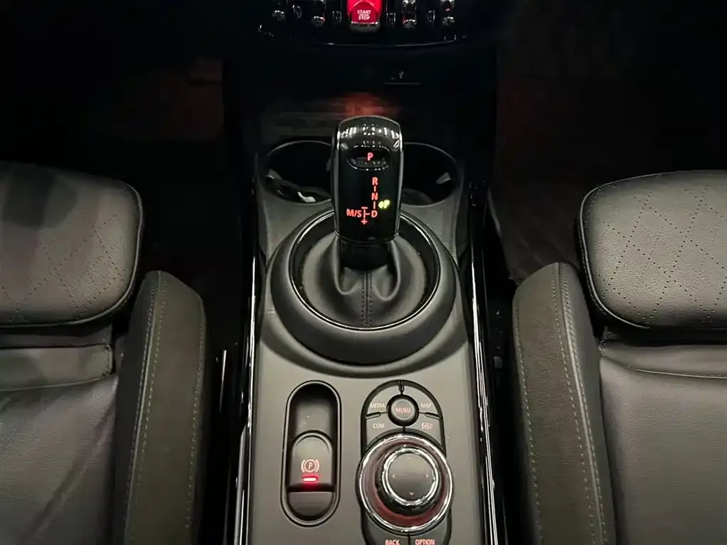 MINI Clubman — фото 3