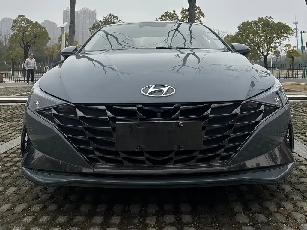 Hyundai Elantra — фото 4