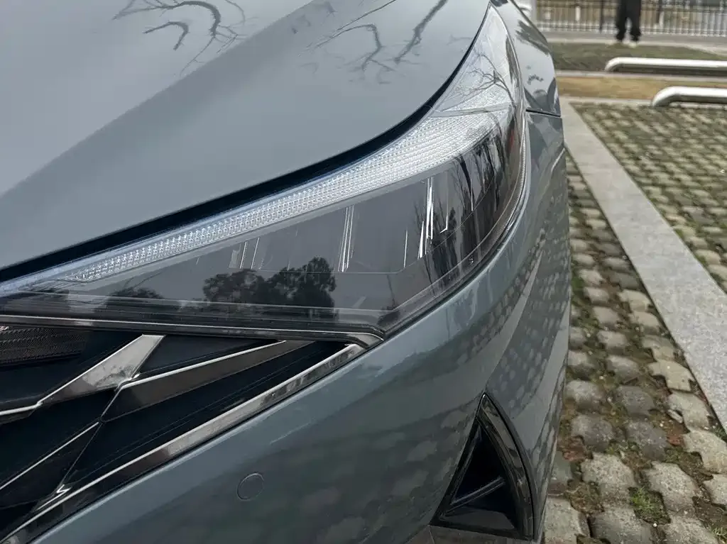 Hyundai Elantra — фото 3