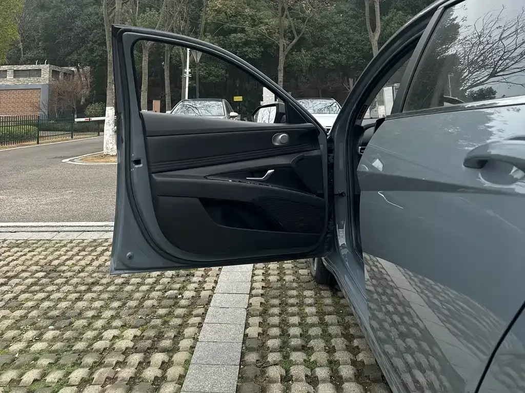 Hyundai Elantra — фото 9