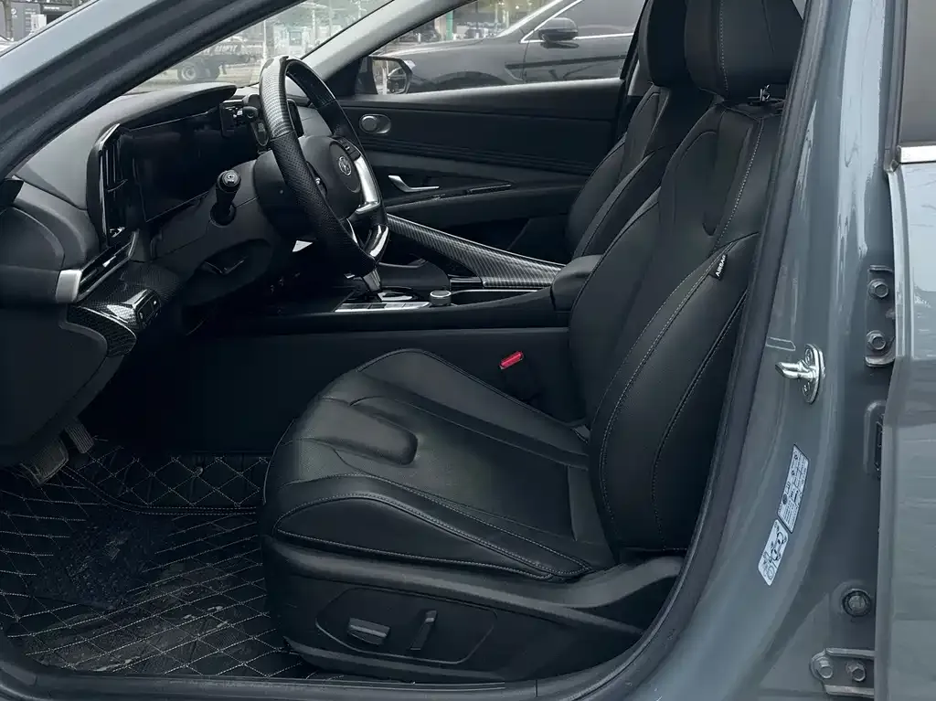 Hyundai Elantra — фото 7