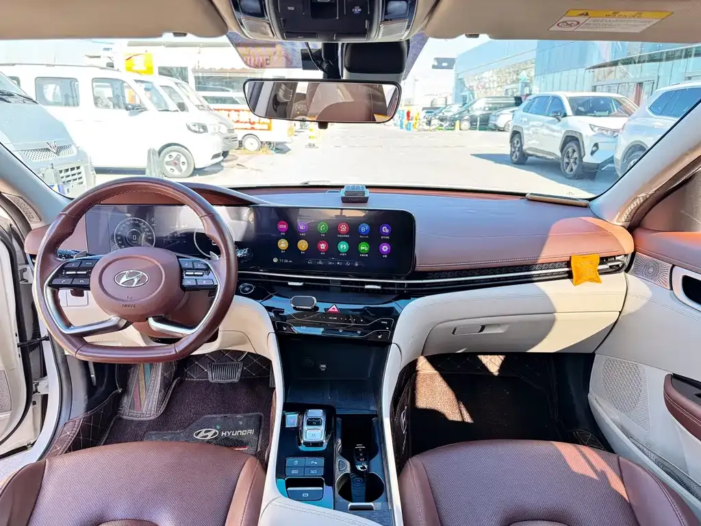 Hyundai Mistra — фото 10