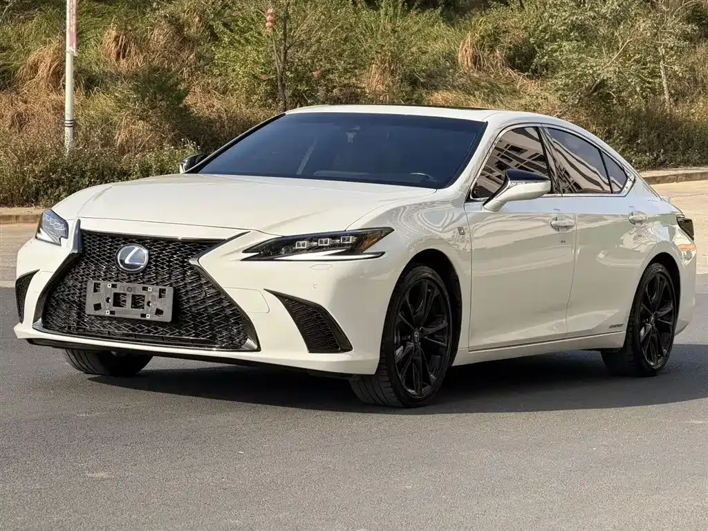 Lexus ES — фото 1
