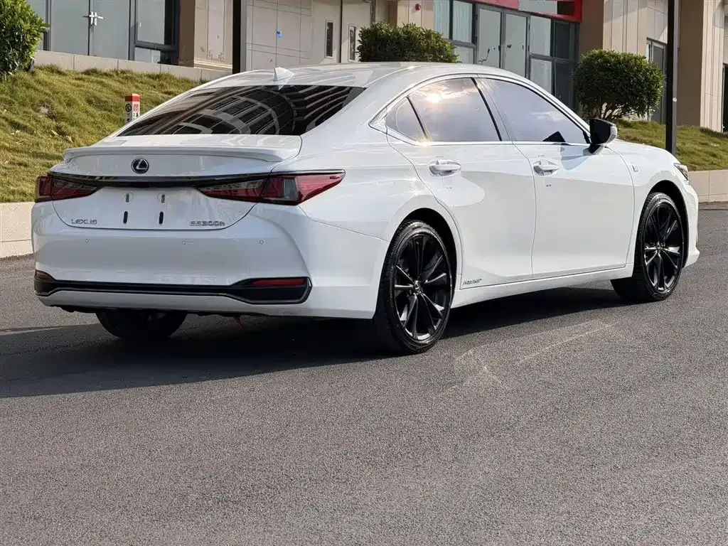 Lexus ES — фото 9