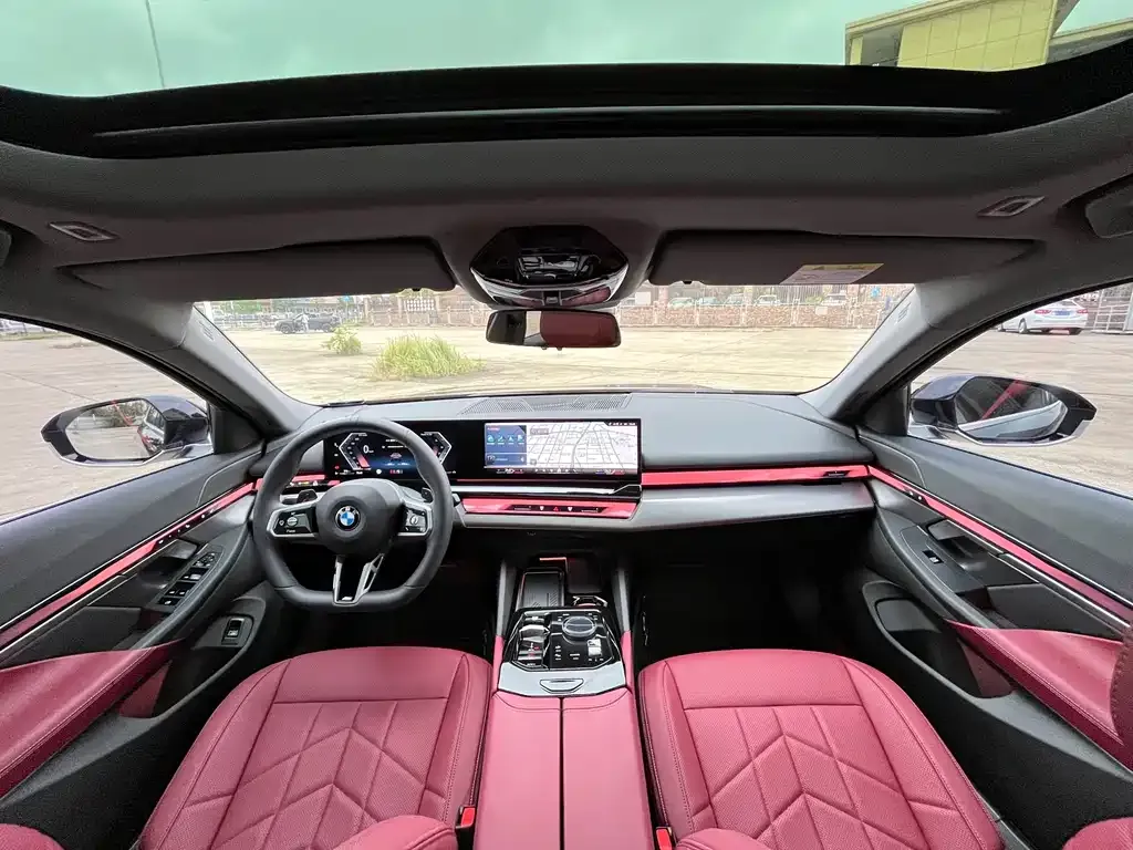 BMW 5 Series 2025 из CN, фото 2
