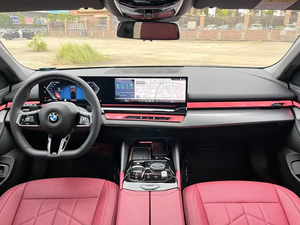 BMW 5 Series 2025 из CN, фото 9