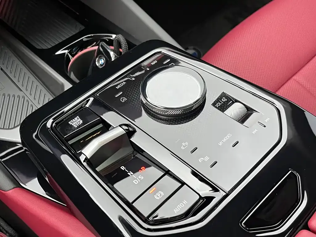 BMW 5 Series 2025 из CN, фото 3
