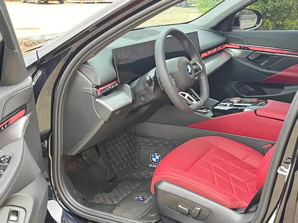 BMW 5 Series 2025 из CN, фото 6