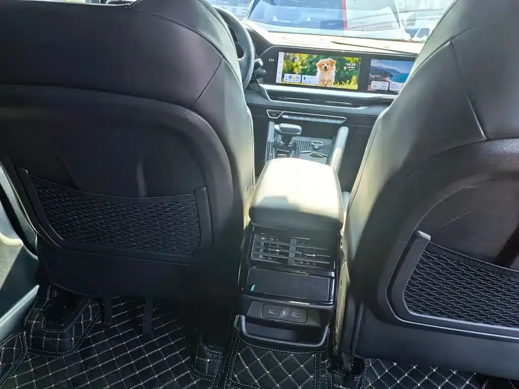 Geely Xingyue L 2024 из CN, фото 4