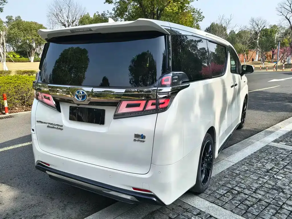 Toyota Vellfire — фото 7